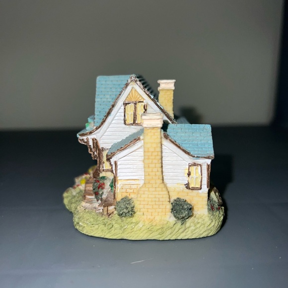 Miniature House with Blue Roof - Picture 5 of 7